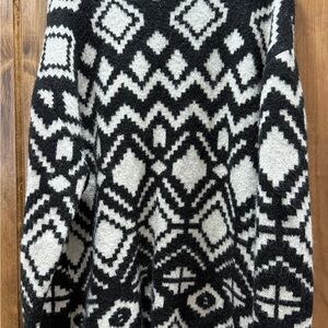 H&M Black and White Patterned Sweater